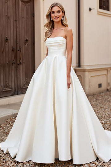 Robe de mariée sans bretelles en satin ivoire froncée